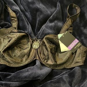 38C- Bali "Minimizer, Silky-Soft Lining, Smooth Silhouette" bra